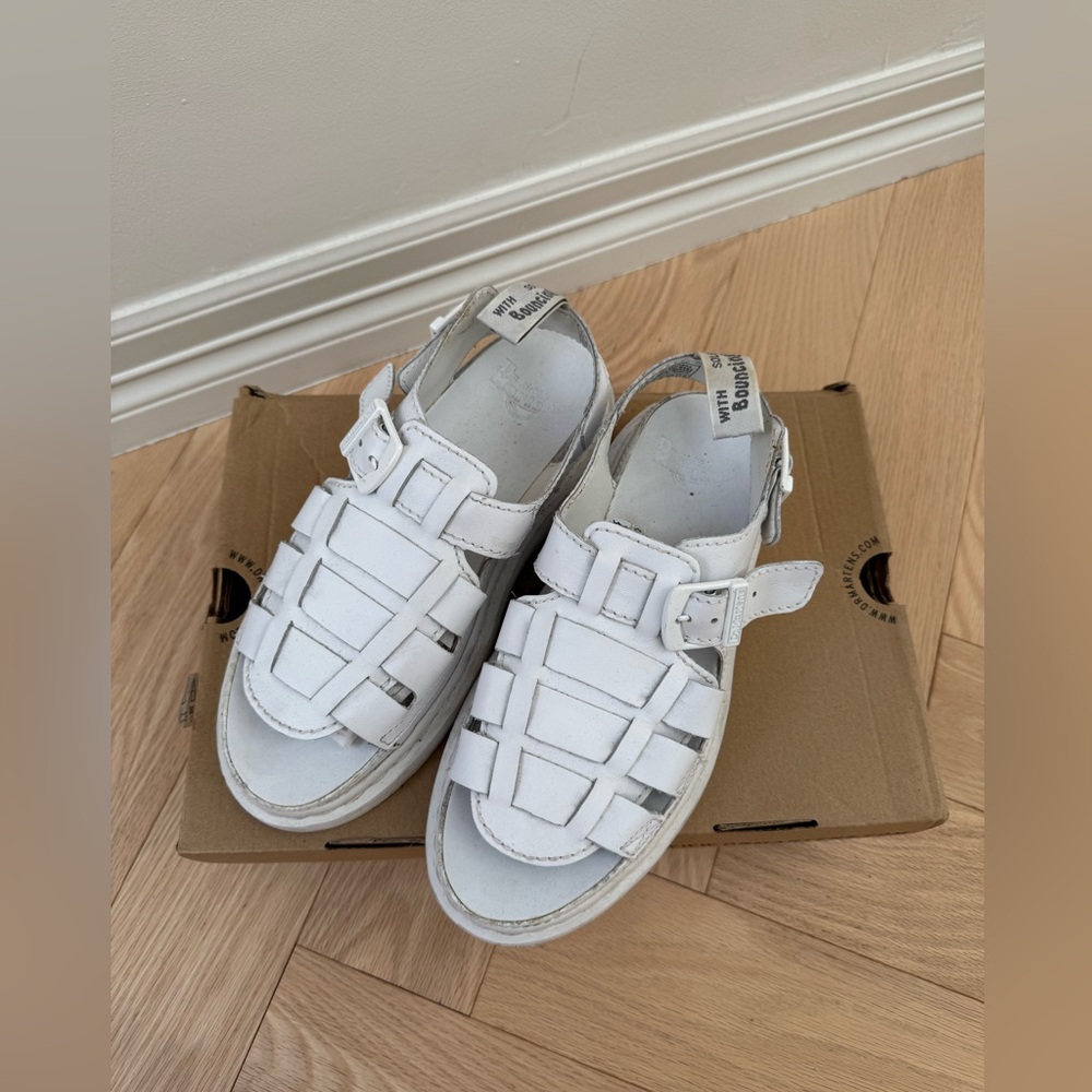 Dr. Martens White Leather Fisherman’s Sandals
Unisex - Picture 2 of 5